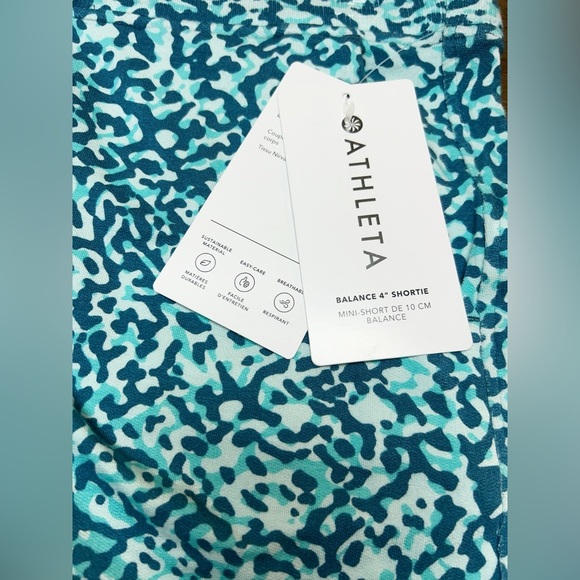 Athleta Balance Clouded Leopard Teal Blue 4” Shortie Shorts Size M NWT - Picture 13 of 13